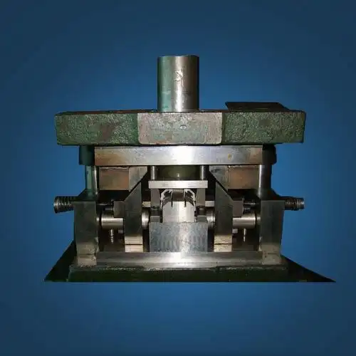 专业制造汽车模具 冲压模 汽车成型模 钣金冲孔折弯模具