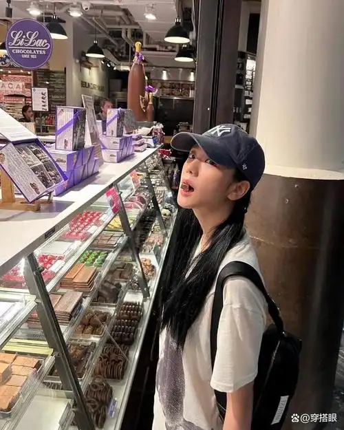 人间四月金智秀-穿出没有攻击感的清爽初恋穿搭