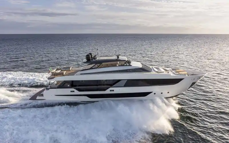 2021年度最佳30-40米超级游艇:法拉帝游艇ferretti yachts 1000