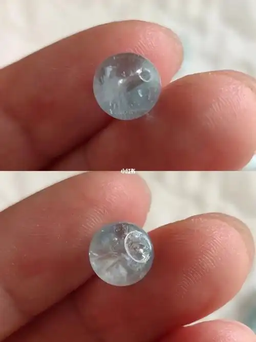 用孔道两端的形状判断水晶真假