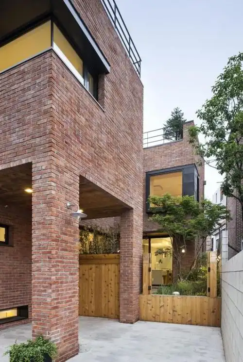 住宅设计:又见最美红砖别墅,有屋顶花园,后附平面剖面图