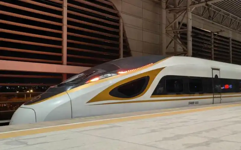 碳烤车轴!cr400bf5033/5108担任g324次(厦门北→北京南)进天津南站