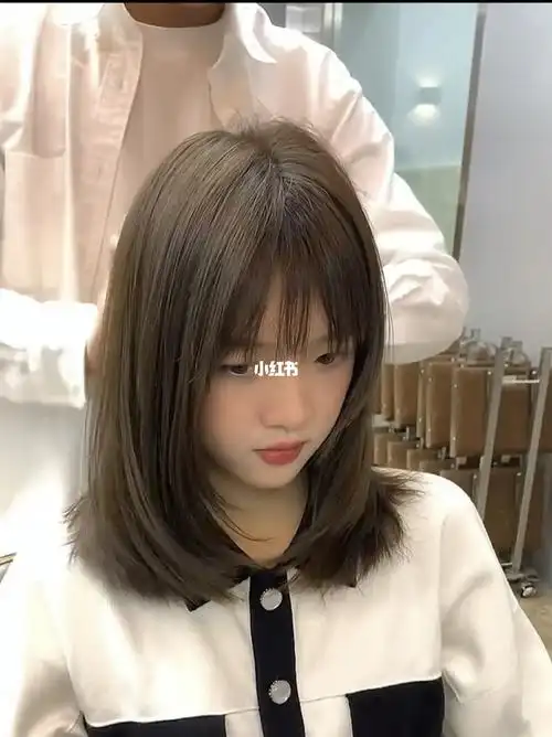 2021流行#减龄,气质,适合圆脸女孩的锁骨发～ 发型最主要的是减龄!