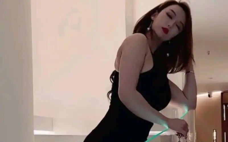 秀人顶级模特『尤妮丝』白领下班的诱惑