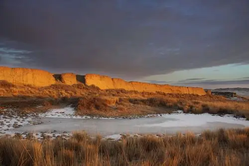 自驾游新疆游走在准噶尔古城遗址和魔鬼城之间