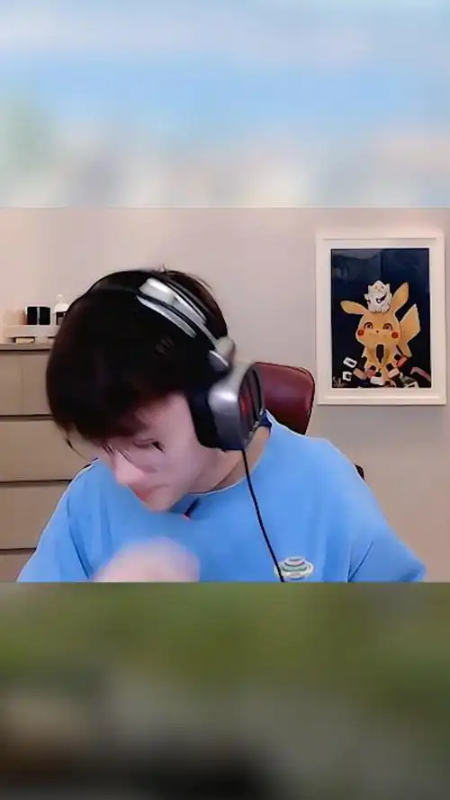 和平精英#不求人:直播走秀被扒身高, 到底是一米七还是一米八?