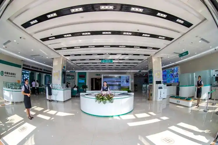 大厅的环境整洁明亮