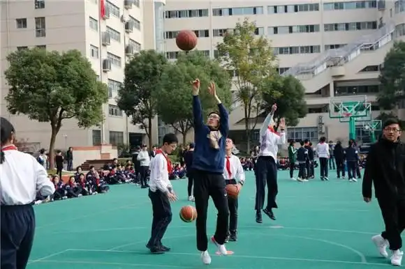 「黄浦」格致初级中学:绚丽田径 运动"晒秋"