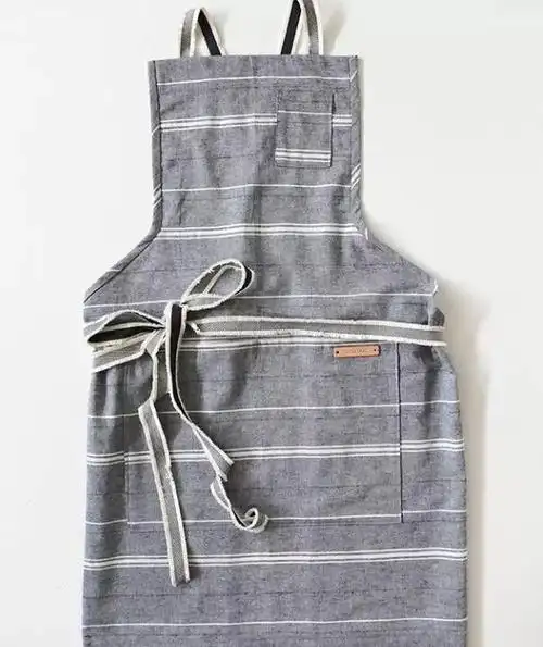 满满~~家的感觉好浓哦~家庭实用围裙下面先给大家分享2款围裙制作图解