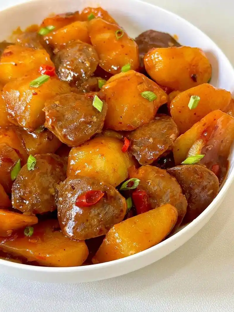 土豆烧牛肉丸是谁发明的,太香了啊啊啊! 牛肉丸q弹多汁,土豆糯糯的!