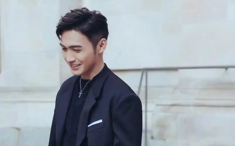 张彬彬街拍帅气写真电脑桌面壁纸图片