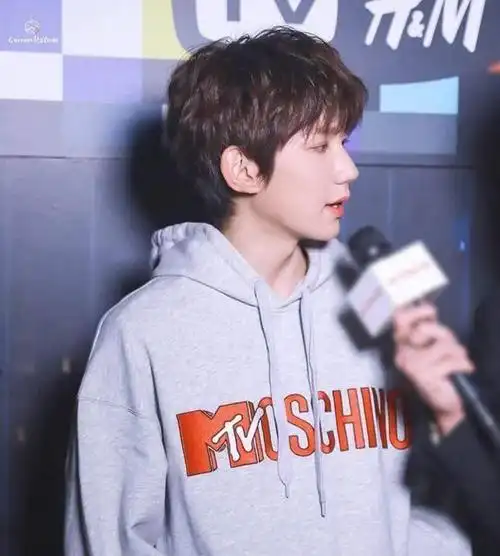 王源你的发型到底是谁给你弄的