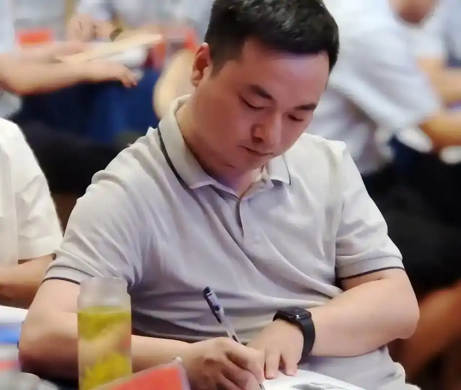 中小行 中层干部格局突破与责任担当.#团队思想教育专家刘军杰 - 抖音