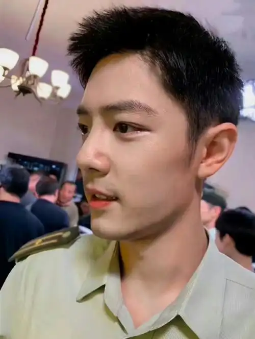 肖战素颜怼脸拍##肖战近距离侧颜照