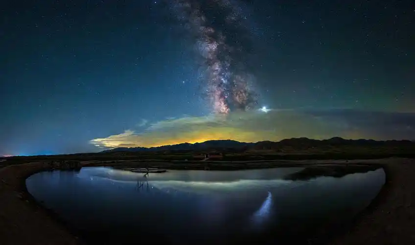 追逐大西北那片璀璨的星空,沙漠中偶遇那片奇形怪状的石头!