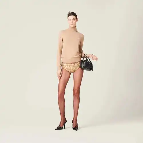 miumiu傍身成为富家千金未来焦点