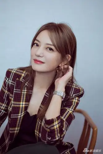 组图:美回小燕子时代!赵薇格子西装配阔腿.