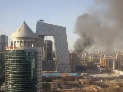 央视大裤衩近在咫尺北京cbd一建设工地起火