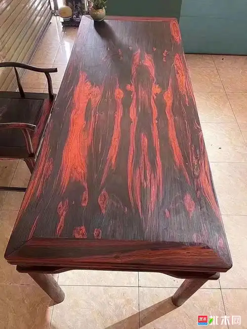 大红酸枝精品画案 尺寸 80/200 颜色黑飘红,工好料足