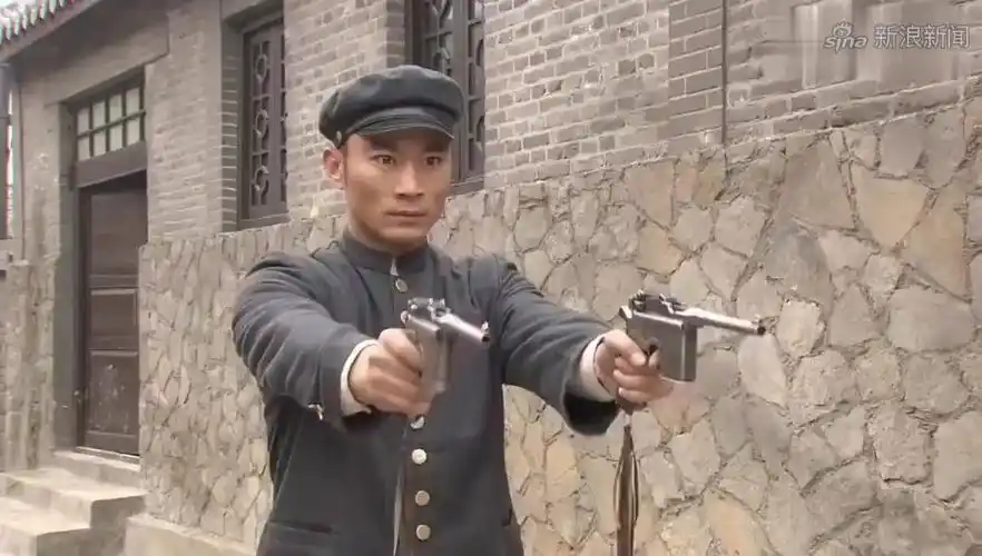 铁道游击队:黄二喜为虎作伥,出卖队友,彭亮直接两枪打死他