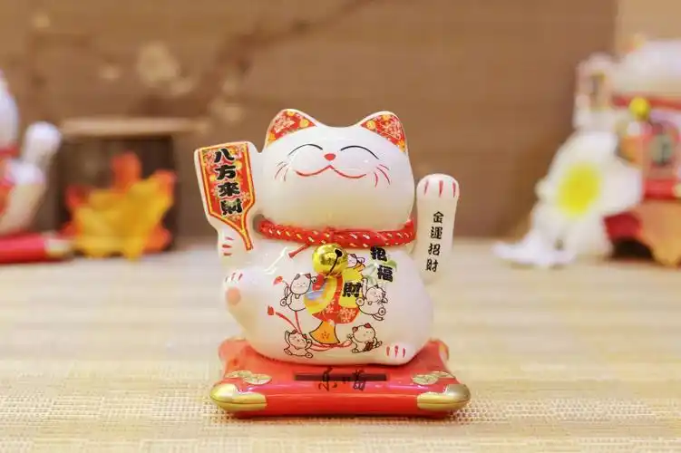 乐喵厂家直销 太阳能光能陶瓷摇手猫汽车摆件车载桌面摆件招财猫