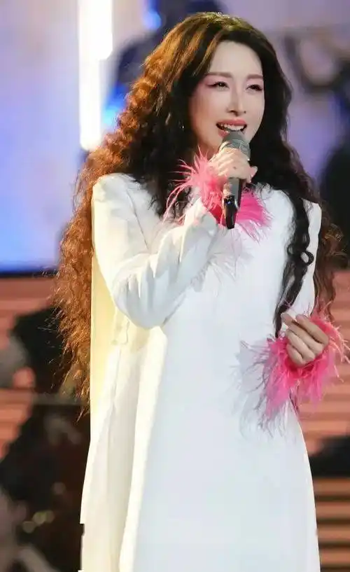 专访|歌手孙悦:我有一颗强大的心脏67_舞台_男孩子_儿子