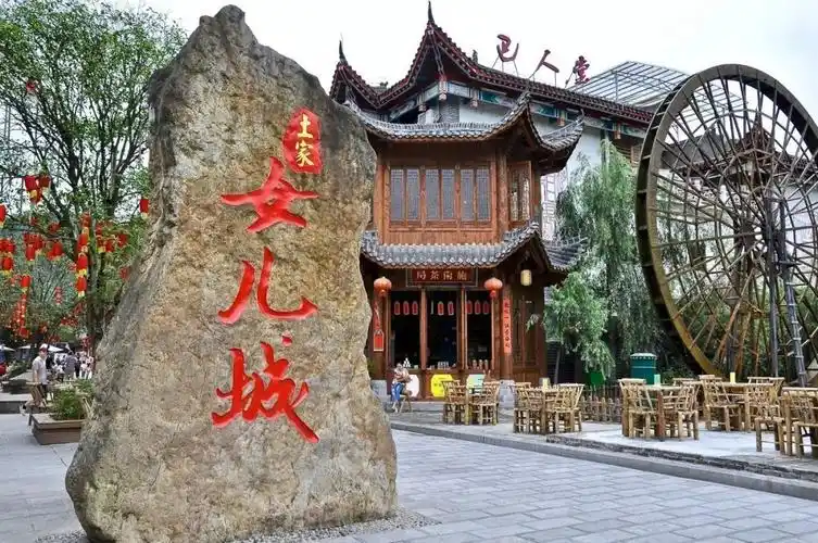 到恩施,女儿城是非去不可的,感受土家族风土人情魅力!