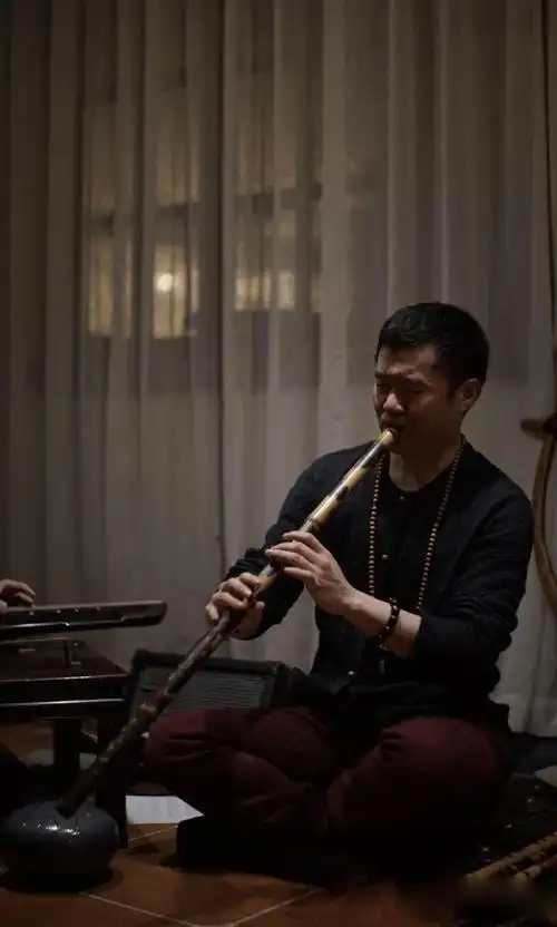 7月26日晚,我们有幸请到了洞箫演奏家张笛老师,走进如见茶室,与大家来