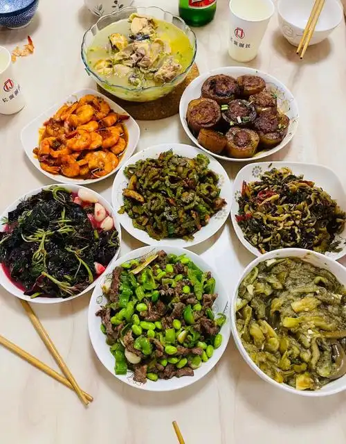 老公同事来家里吃饭,烧了一大桌子菜,大家觉得如何?