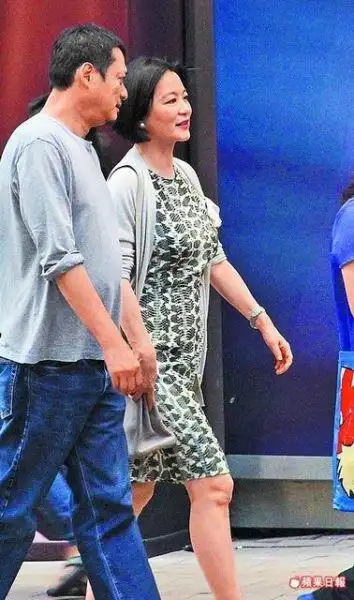 林青霞吸二手烟 周润发乘游地铁(图)