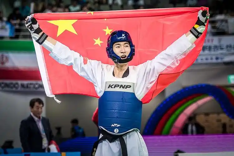 除吴静钰外,中国跆拳道队还有一对"宝"——赵帅和郑姝音.