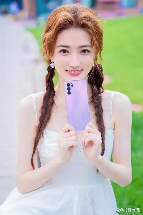 徐璐,中国大陆女演员,出生于1994年.