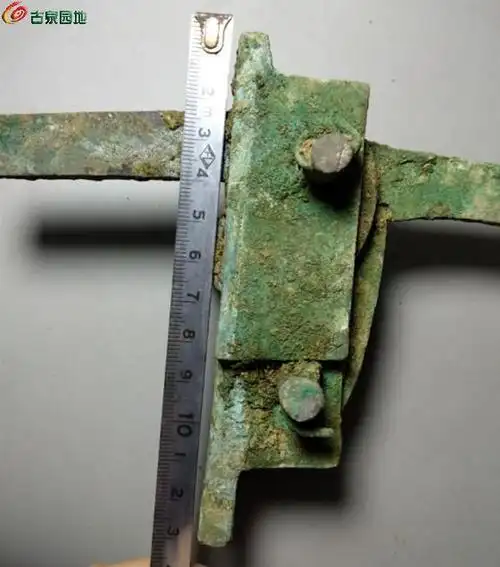 大型好品弩机一台