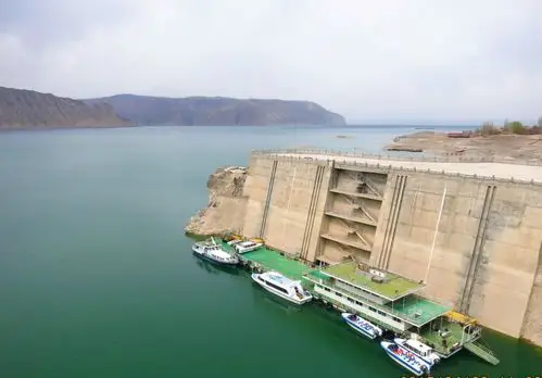 龙羊峡水电厂的水/机器/鱼