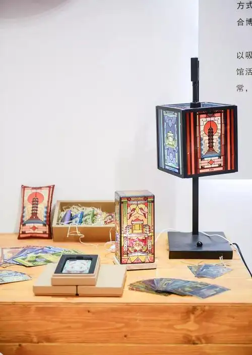 "甲骨文"书签,传统纹样饼干……这里不仅有漂亮的文创产品,还有vr带你