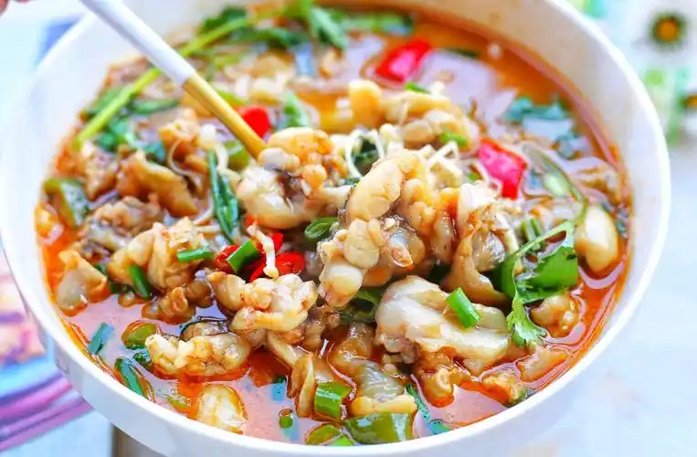 在家做水煮牛蛙味道不比外面饭店的差香辣又下饭