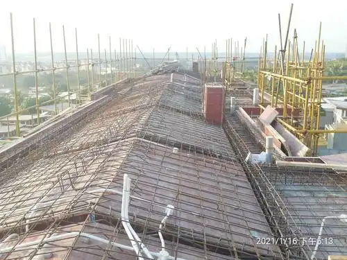 g2栋斜屋面钢筋绑扎完成