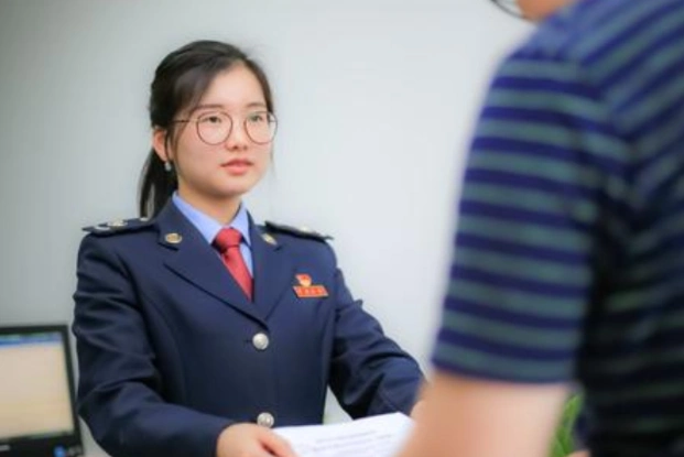 公务员家庭中有这3种行为,可能会丢掉官职,成绩再好也无济于事