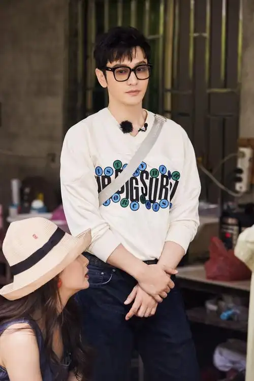 中餐厅6今晚开播黄晓明做农家菜招待萌娃一家