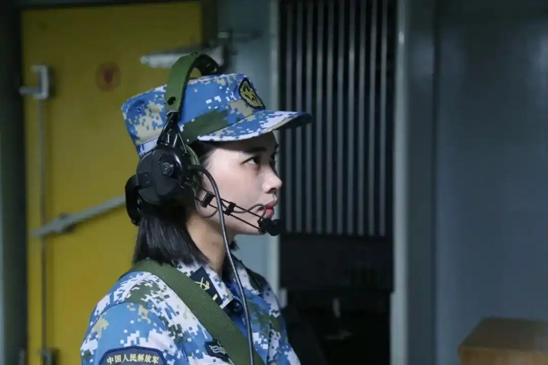 曝光了南海舰队男神女神齐亮相祝人民海军生日快乐