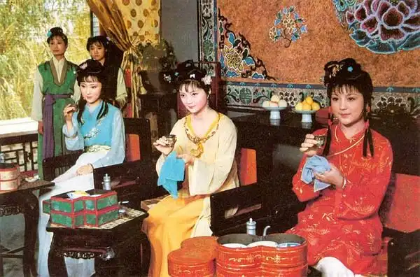 金簪雪里埋——87红楼梦经典服饰赏析之宝钗篇(之三)