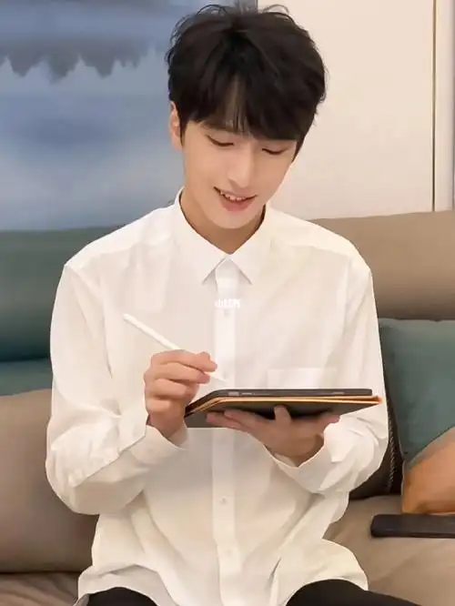狠狠的心动了#严浩翔  #严浩翔  #时代少年团严浩翔  #帅哥  #小红书