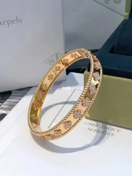 vca 梵克雅宝 perlee clovers系列 18k玫瑰金满钻万花筒手镯xs码 合适