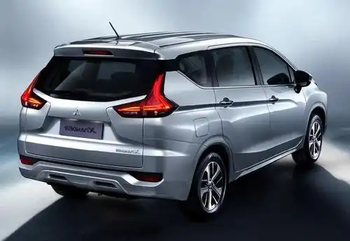 三菱跨界7座mpv来袭 车长5米,颜值不输gl8,仅售9万