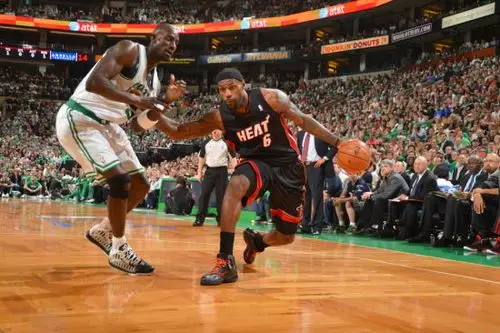 詹姆斯交叉步变向