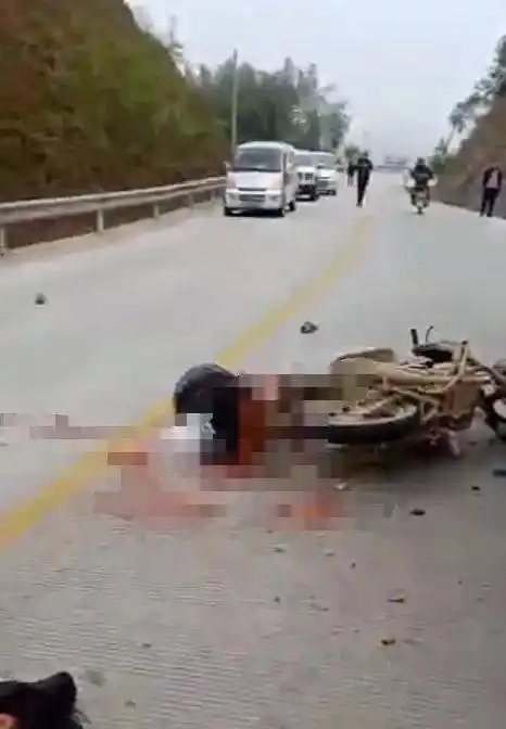 突发1死3伤柳州大货车又出事一男子瞬间脑浆崩裂