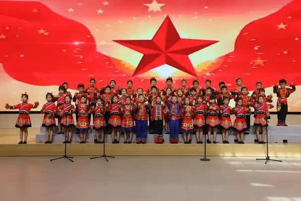 一(3)班演唱《红星闪闪》手势舞