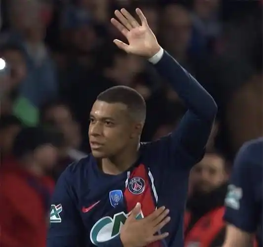 姆巴佩进球并向巴黎圣日耳曼球迷致歉