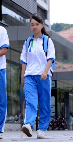 电影《成长的青春》徐黄丽hold住女一毫不费力