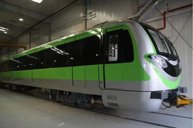 这是我们南京的三号线地铁,绿绿的可真好看呀~我们班也有南京地铁三号